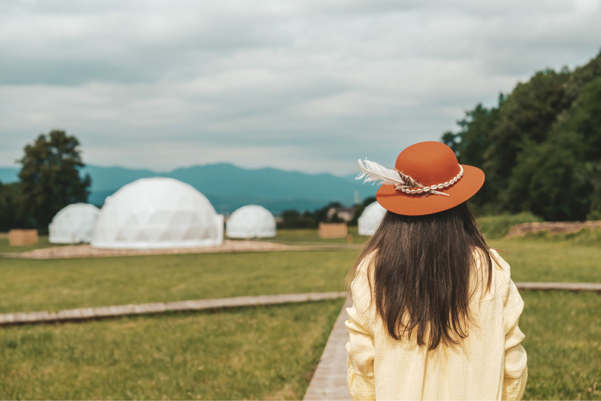 Glamping Resort z vtáčej perspektívy