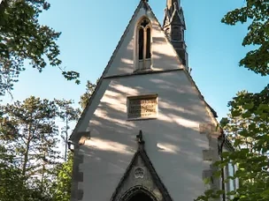 Letohrádok Babylon a Hrobka